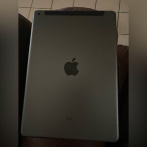 Apple iPad 2019 7th Gen 10.2 inch, Wi-Fi + Cellular, 32GB